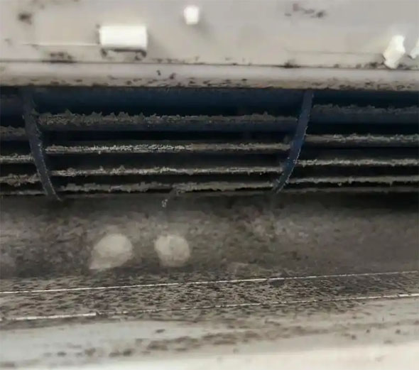 宾县空调吹的风有股烧焦味是怎么回事